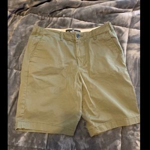 Army green Hollister classic fit short